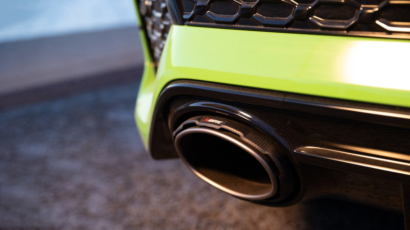 Laden Sie das Bild in Galerie -Viewer, Akrapovic Evolution Line (Titanium) - AUDI RS 3 SEDAN (8Y) 2023